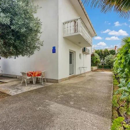 Basic Apartment *