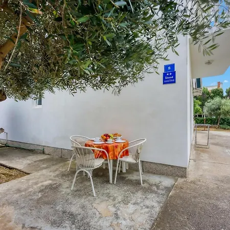 Basic Apartment Vir