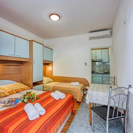 Basic Seaside Appartement Vir