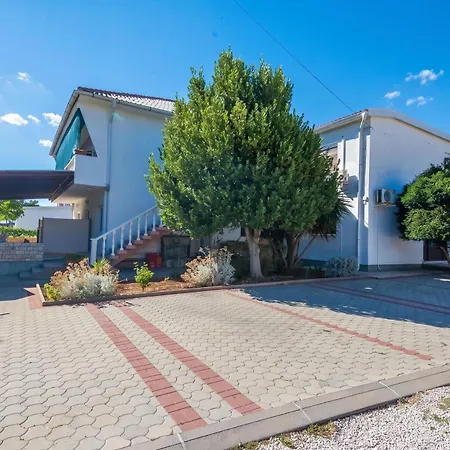 Basic Seaside Appartement Vir